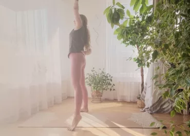 Členská sekce - Lekce jógy ve stoje, pro ty, které bolí kolena